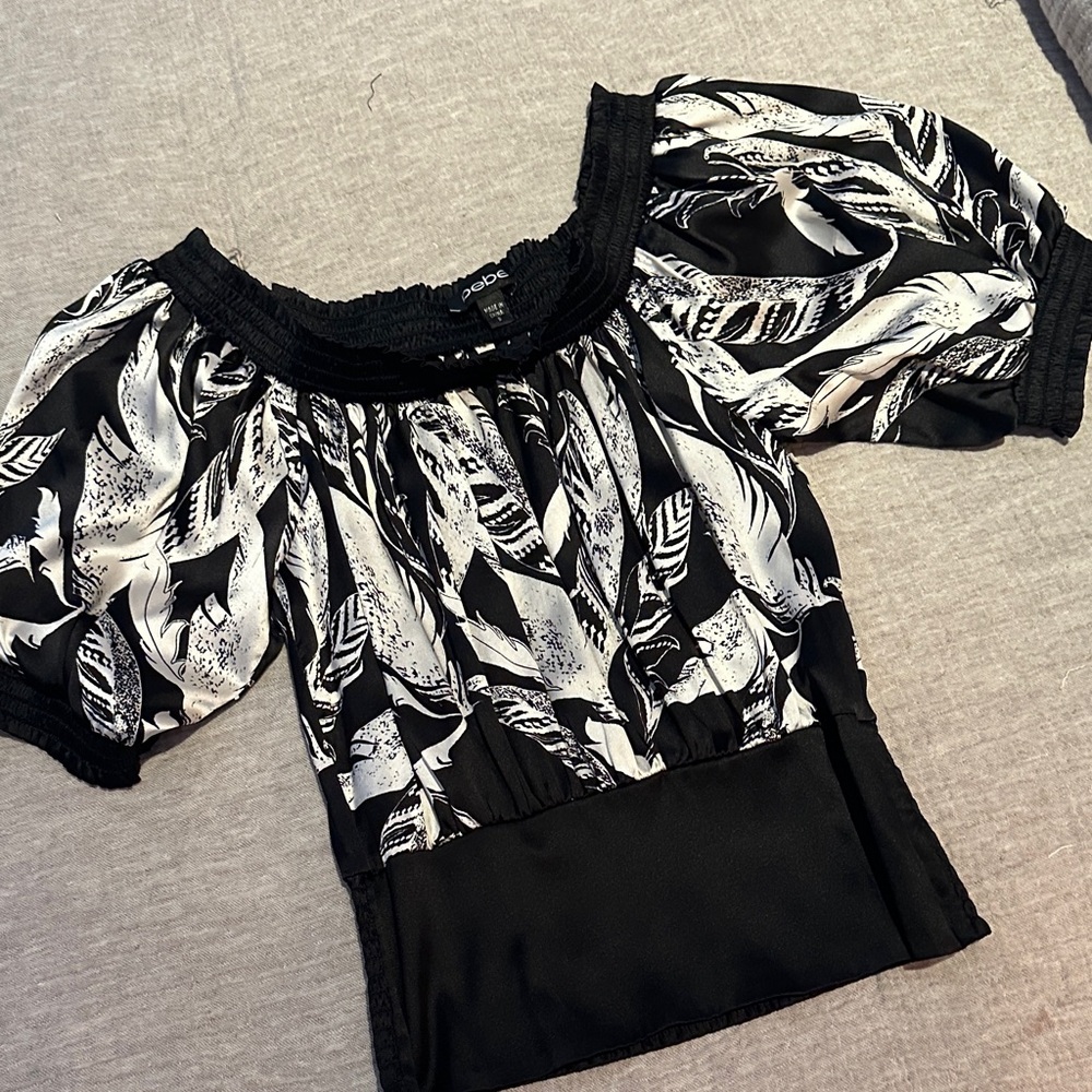 Bebe Size Small S Satin Black & White Cream Top
